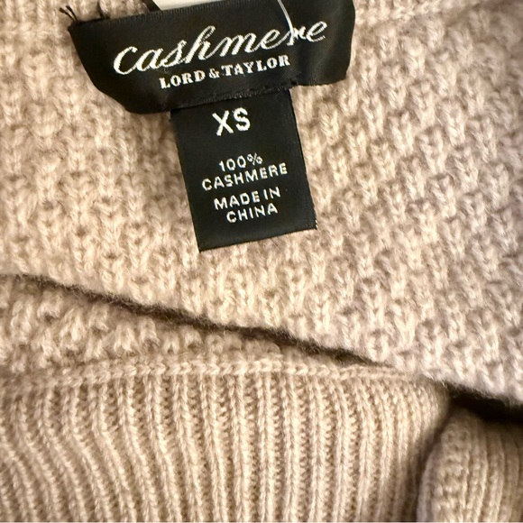 Cashmere Cape - Picture 5 of 5